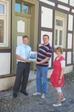 v.l.n.r Bürgermeister Jörg Rehbaum, Markus Grüner, Fachbereichsleiterin für Stadtentwicklung Sonnhild Noack