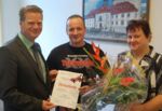 vlnr Bürgermeister Jörg Rehbaum, Dirk Bernsee, Kathrin Haase vom Allg. Behindertenverband