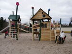 Der neue Mehrgenerationenspielplatz in Burg erfreute sich bei den Kindern sofort nach der Freigabe großer Beliebtheit